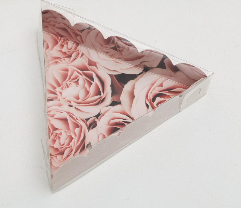 Треугольная коробка для пряников и печенья «Нежные цветы» , 18 × 18 × 4 см Изображение Треугольная коробка для пряников и печенья «Нежные цветы» , 18 × 18 × 4 см